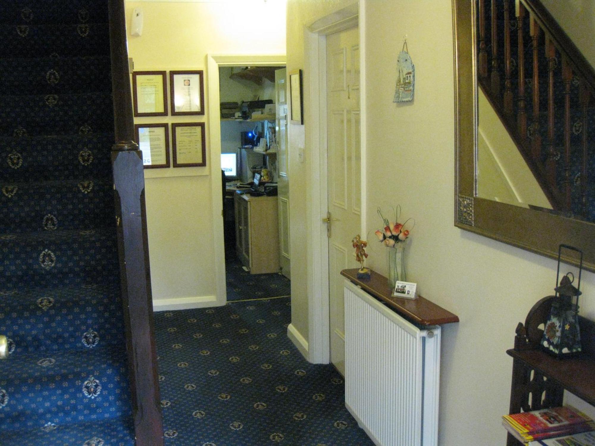Penryn Guest House, Ensuite Rooms, Free Parking And Free Wifi Stratford-upon-Avon Exterior photo