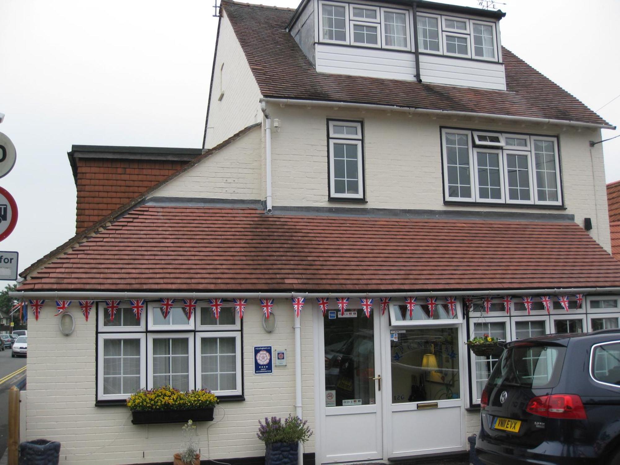Penryn Guest House, Ensuite Rooms, Free Parking And Free Wifi Stratford-upon-Avon Exterior photo