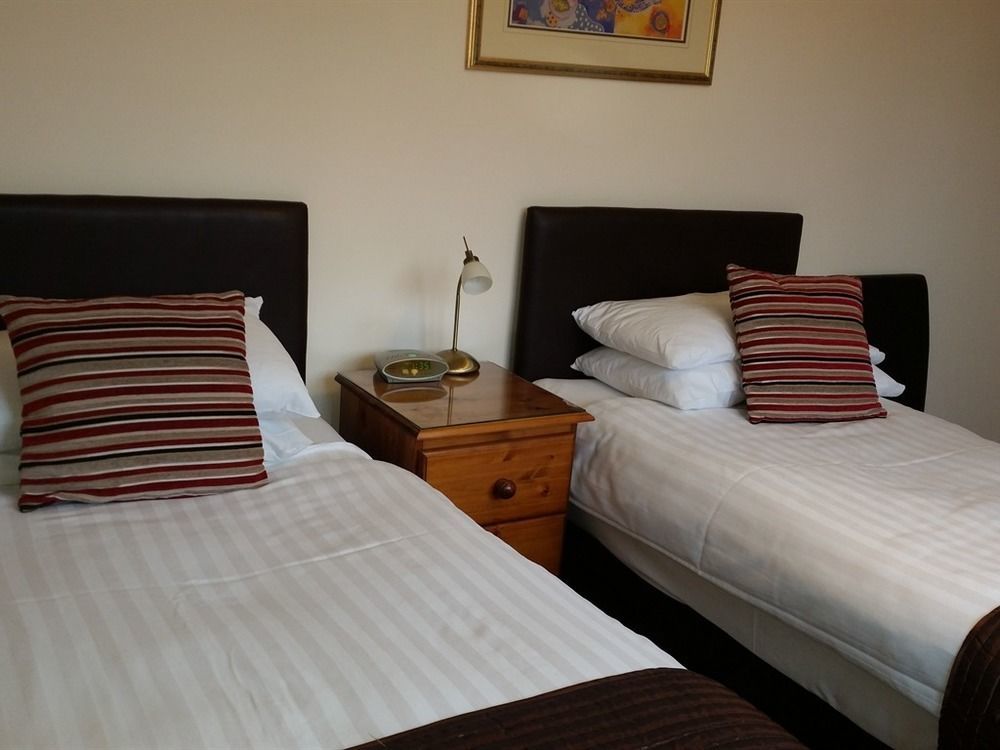 Penryn Guest House, Ensuite Rooms, Free Parking And Free Wifi Stratford-upon-Avon Exterior photo